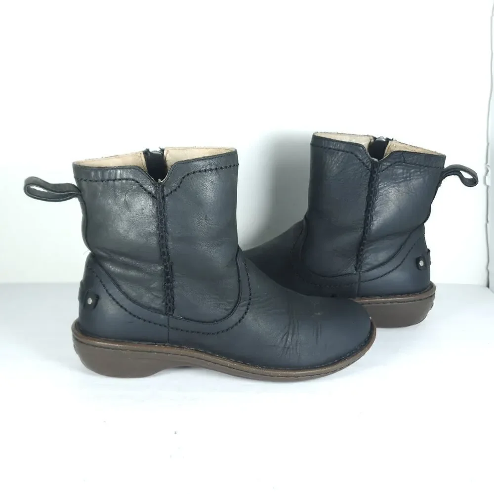 UGG Women's Neevah US6 Black Leather Sheepskin Lined Side Zip Ankle Boots Bootie